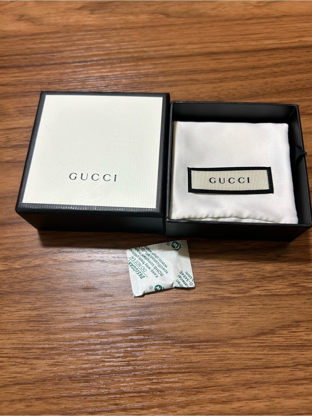 Gucci ring/ jewelry retail box with satin Pouch